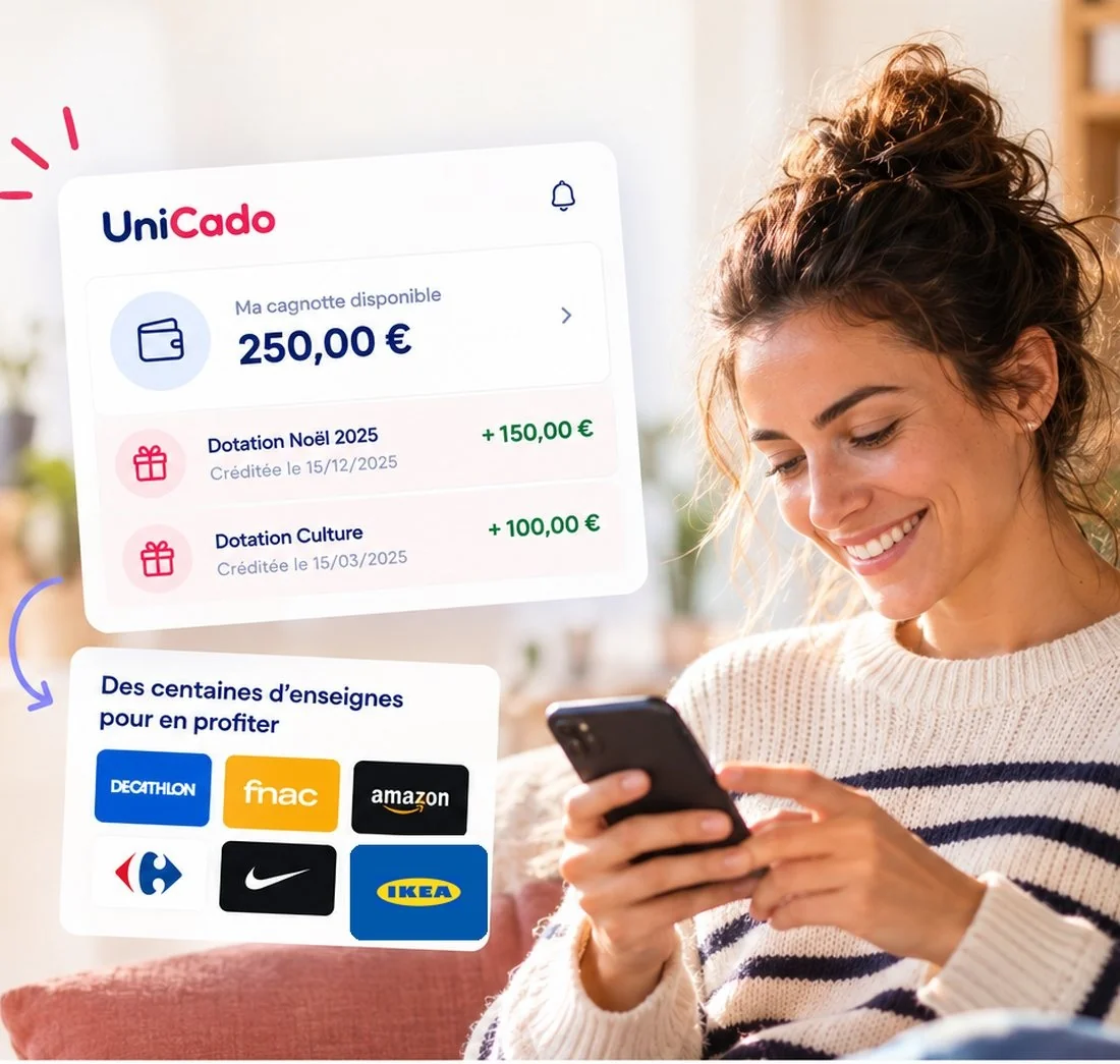 Une collaboratrice consulte sa cagnotte UniCado sur son téléphone